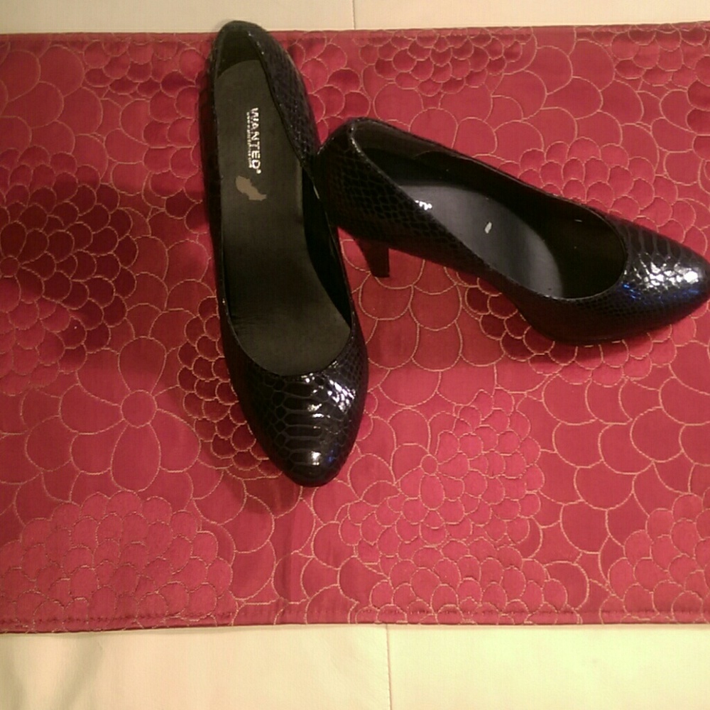 Shoes - Picture 5 of 6